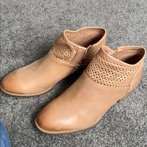 Camel booties